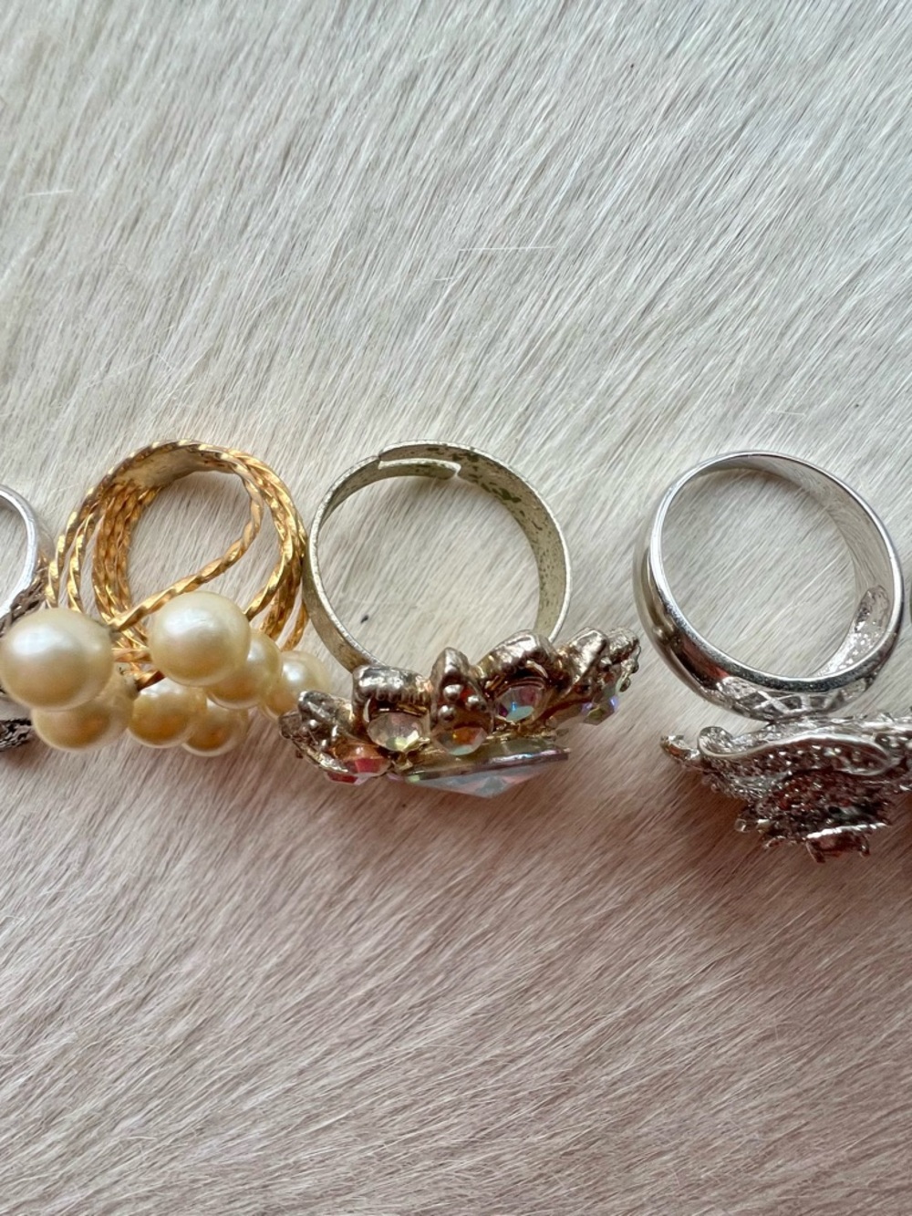 LOT OF 5 VINTAGE RINGS - Picture 4 of 4
